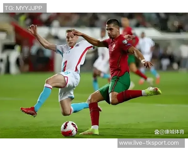 U21西班牙与意大利激战正酣青年球员展现足球未来的无限可能 U21西班牙与意大利激战正酣青年球员展现足球未来的无限可能