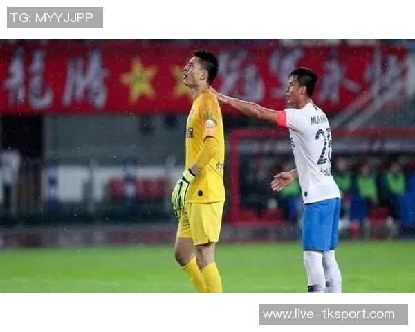 上港与贵州激战正酣比分悬念引发球迷热议与期待 上港与贵州激战正酣比分悬念引发球迷热议与期待