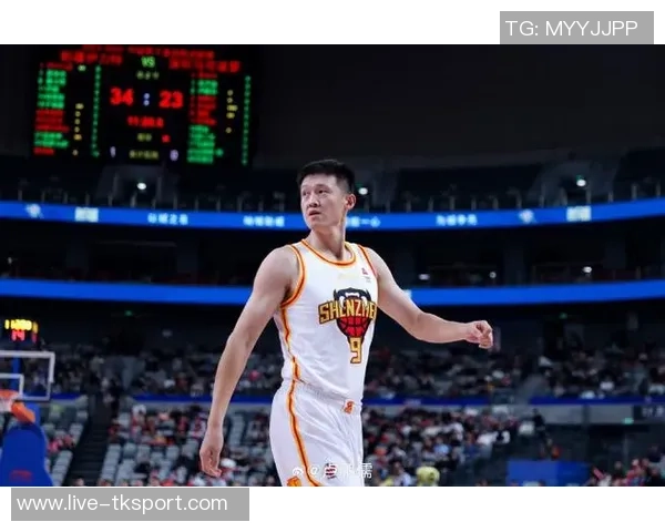 周鹏的篮球之路：从青涩少年到CBA传奇的奋斗与荣耀