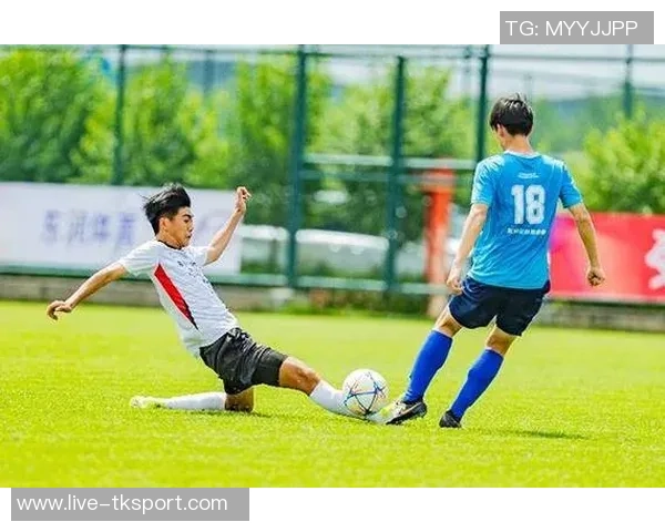 基尔梅斯与全男孩竞技的激烈对决展现足球魅力与战术智慧 基尔梅斯与全男孩竞技的激烈对决展现足球魅力与战术智慧