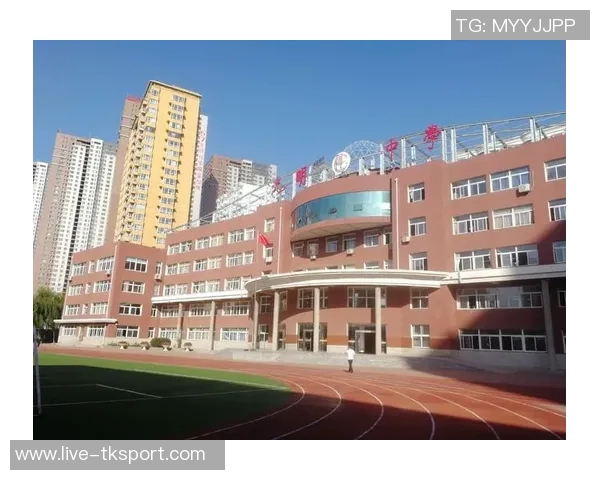 李添荣的奋斗历程与人生哲学探讨：从平凡到卓越的成长之路